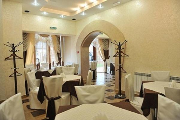 Andinna Hotel Chernivtsi Bagian luar foto