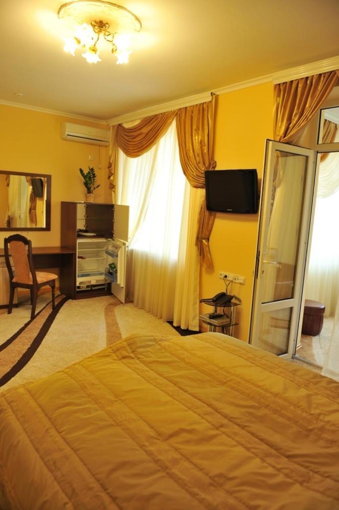 Andinna Hotel Chernivtsi Bagian luar foto