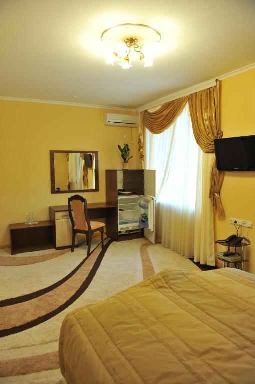 Andinna Hotel Chernivtsi Bagian luar foto
