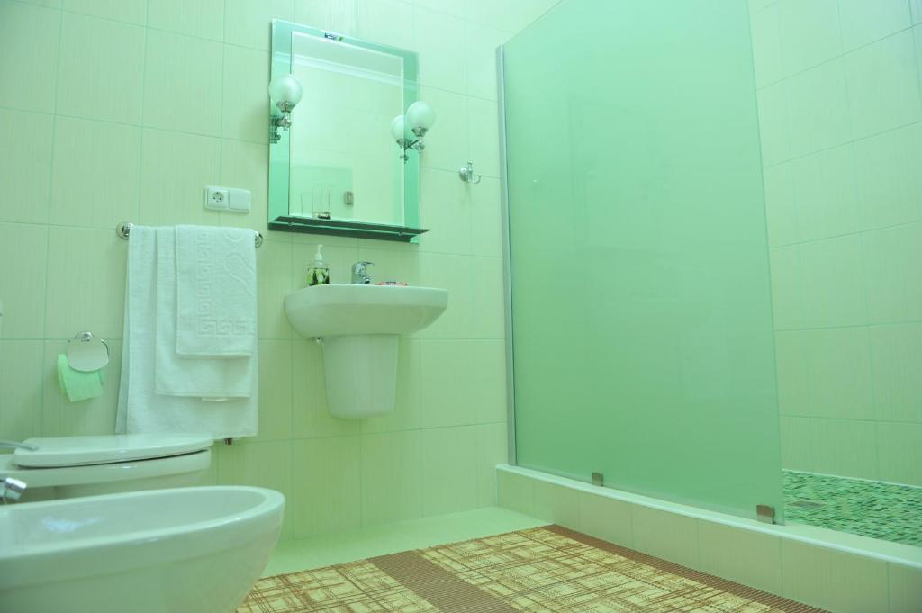 Andinna Hotel Chernivtsi Bagian luar foto
