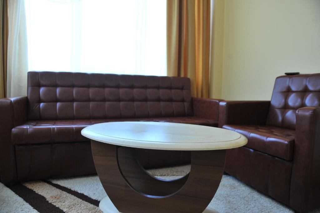 Andinna Hotel Chernivtsi Bagian luar foto
