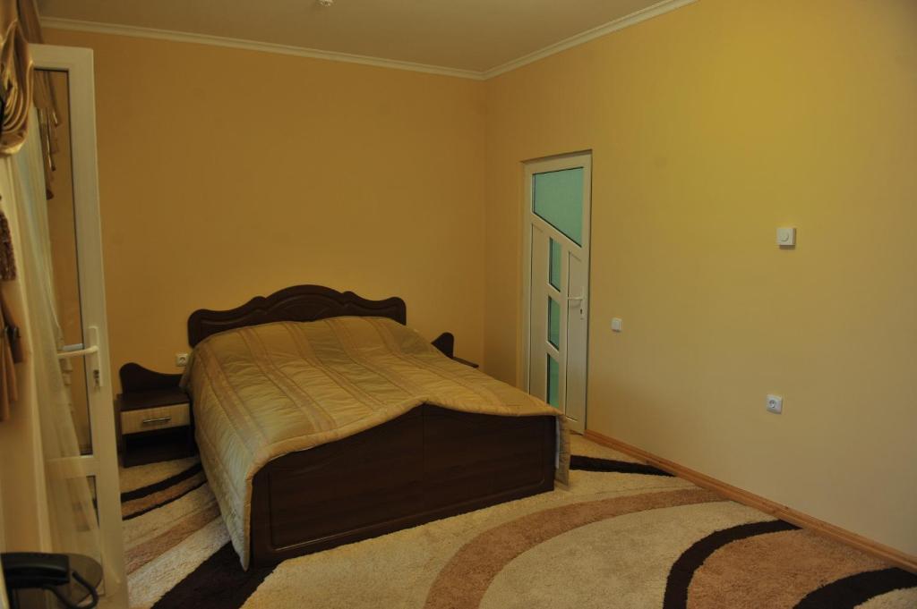 Andinna Hotel Chernivtsi Bagian luar foto